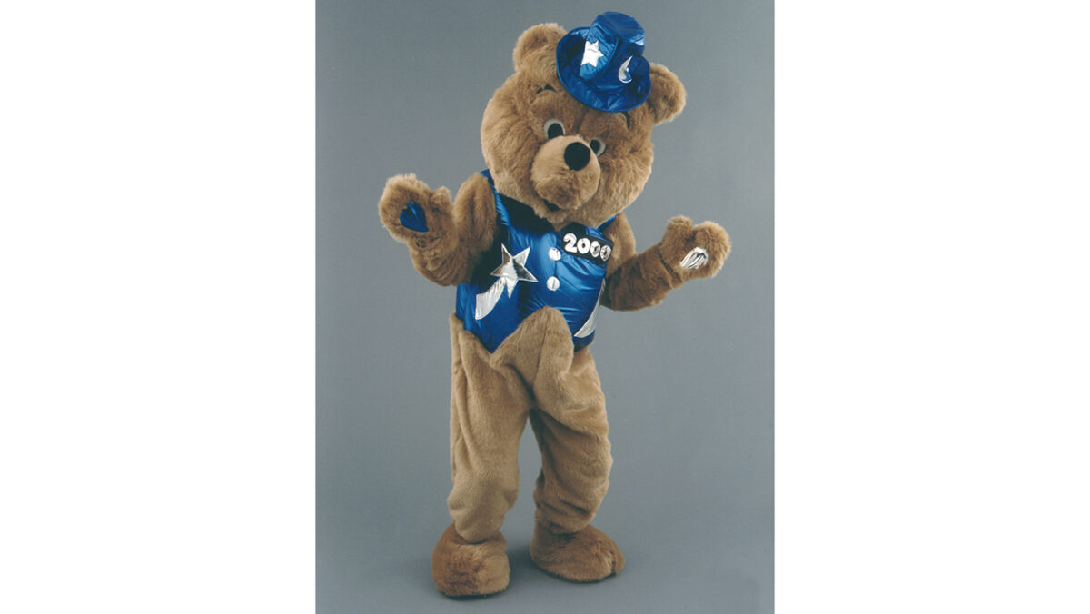 OURS BRUN CHAPEAU