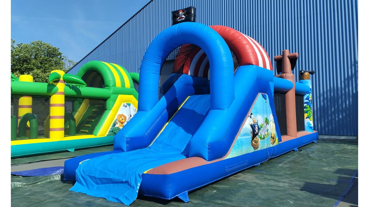 PARCOURS WESTERN GONFLABLE 18m