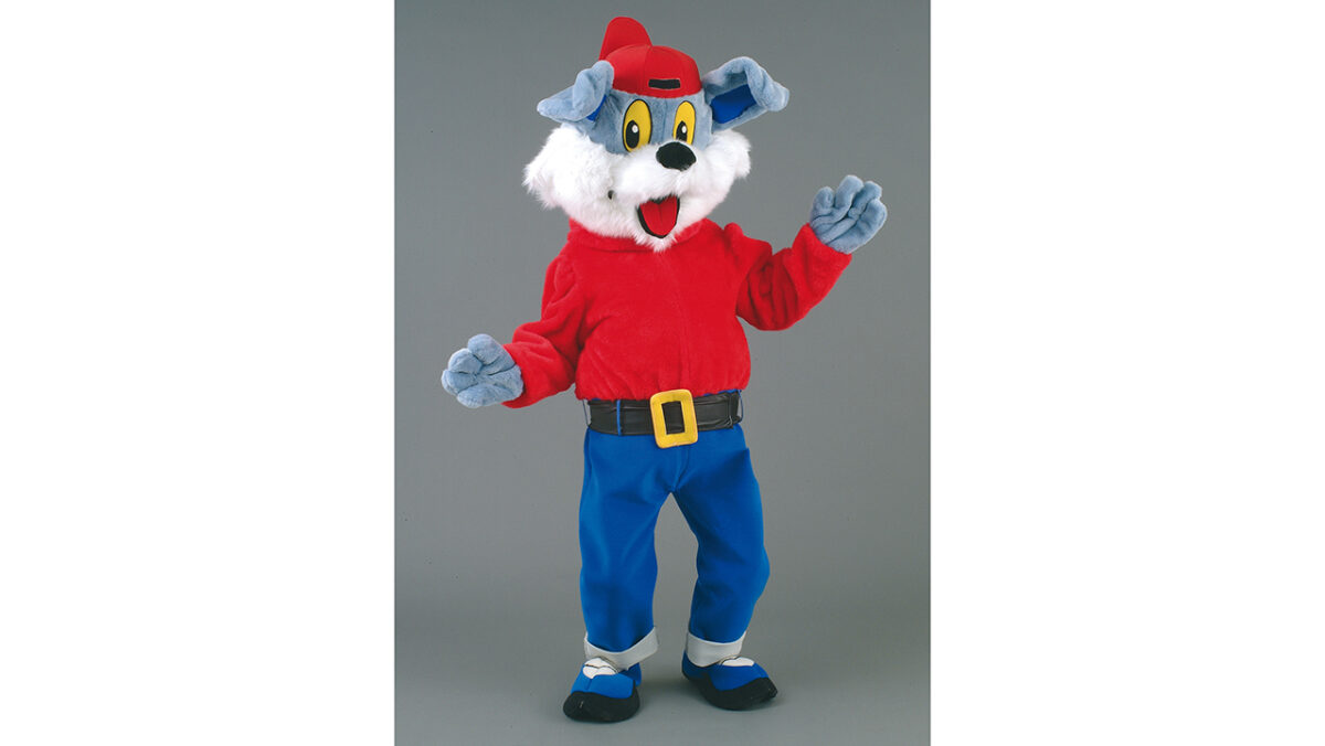 CHIEN CASQUETTE ROUGE