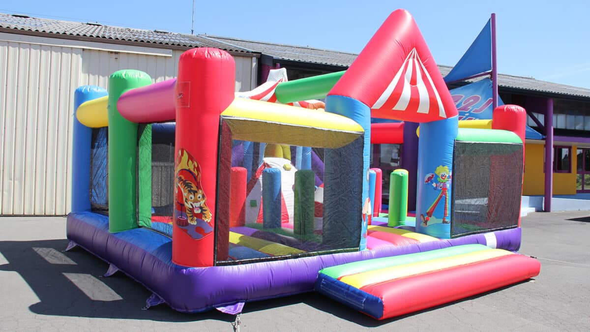 ACTIVITY CENTER CIRQUE GONFLABLE