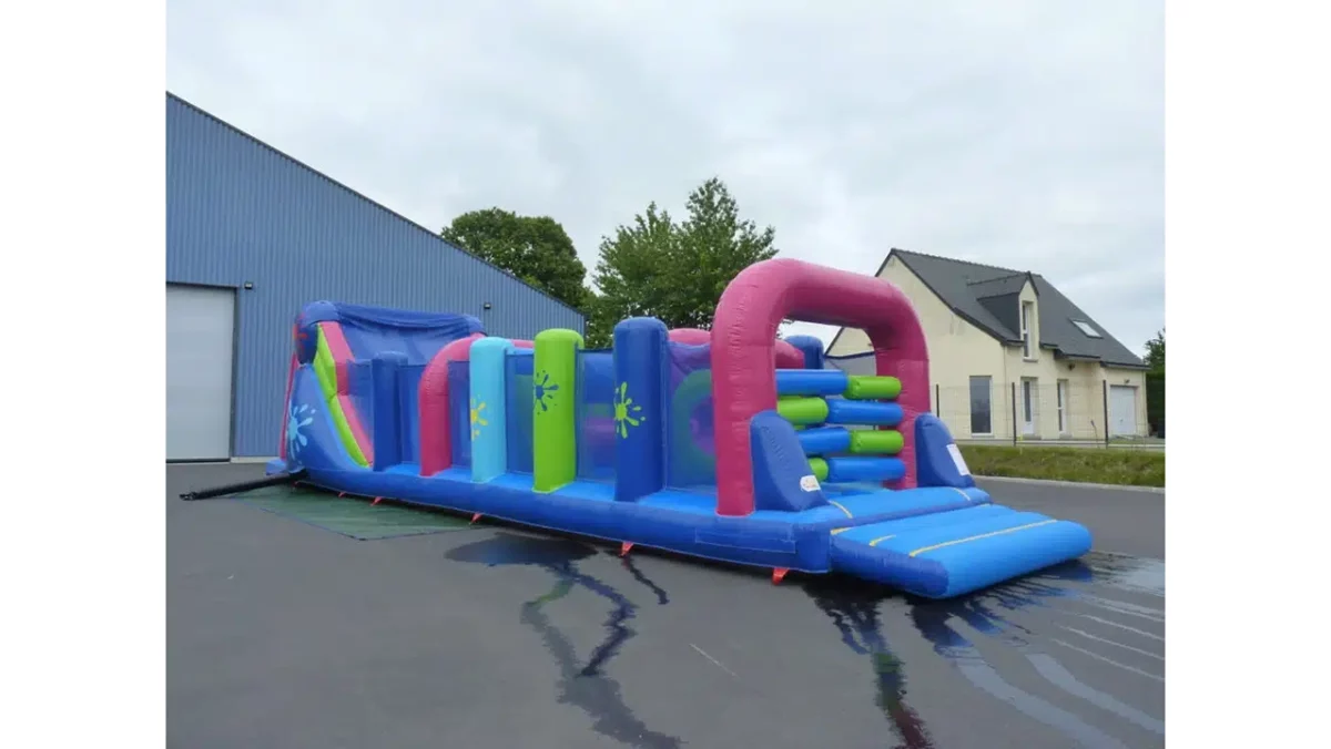 PETITE GIRAFE AQUATIQUE AVEC OBSTACLES