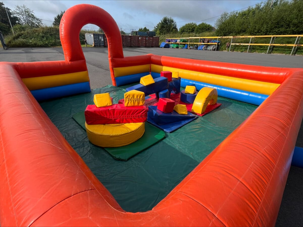 BABY PARC SUR TOILE TENDUE AVEC JEUX DE CONSTRUCTION