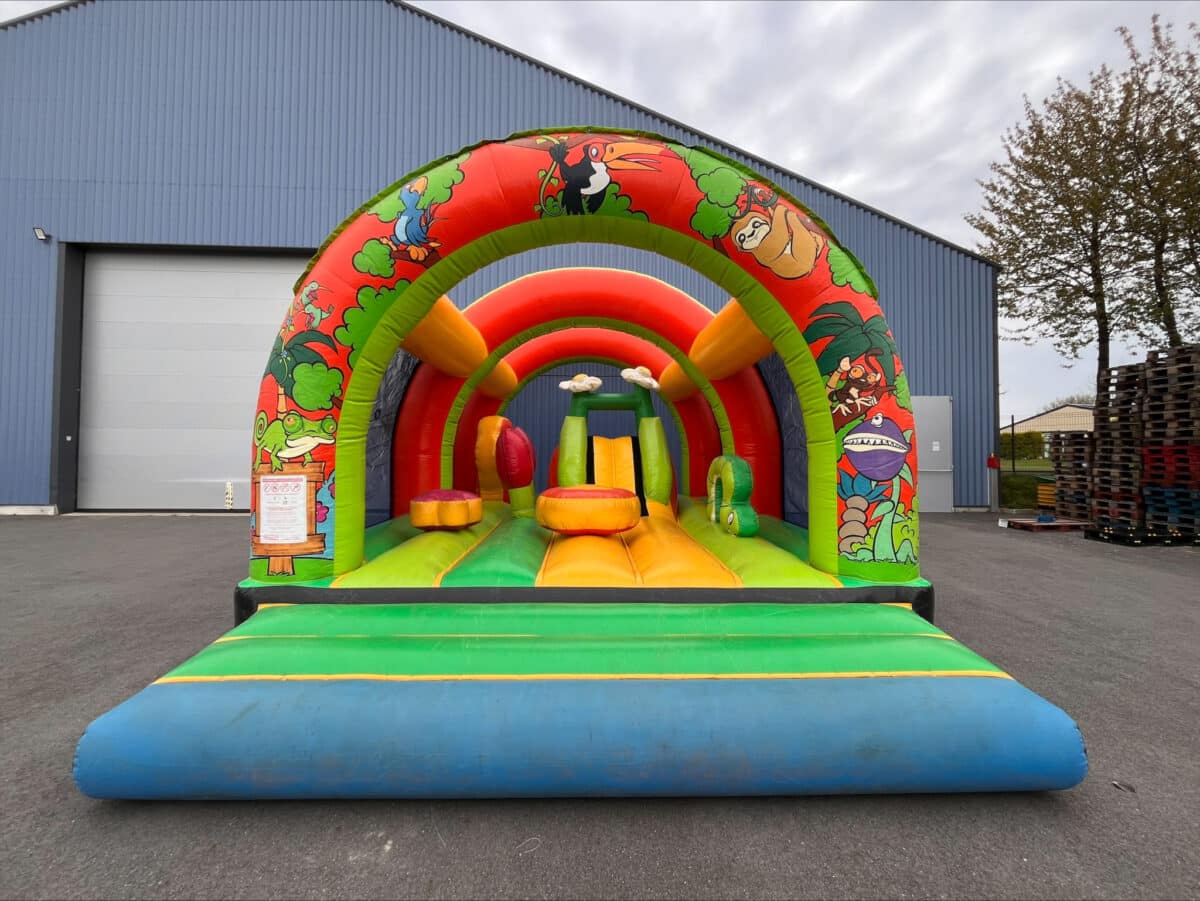 SEA-THEMED CHILDREN'S PLAY AREA